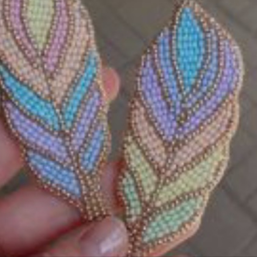 Flat beaded feathers - Picture 3 of 5